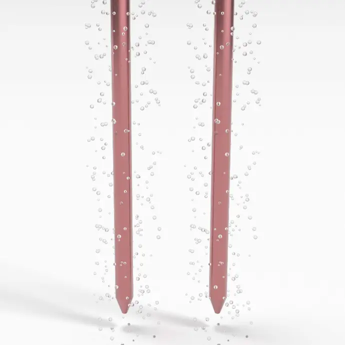 Präzise bearbeitete Kupferelektroden fördern gleichmäßigen Materialabtrag und Kolloidbildung im Wasser Kupferelektroden mit Fase, sichtbare Kolloidfreisetzung im Wasser